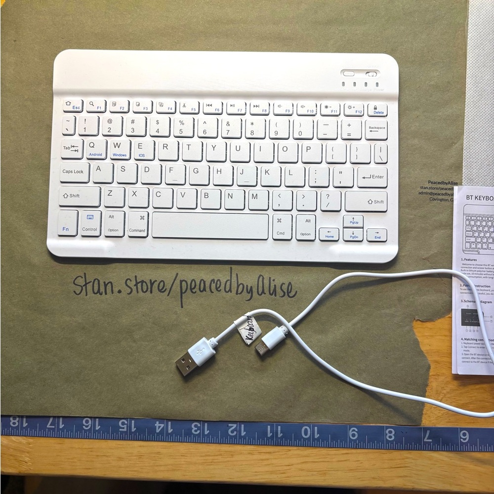 BT BlueTooth -Parts Wireless Keyboard USB Connection *for Parts only not working
